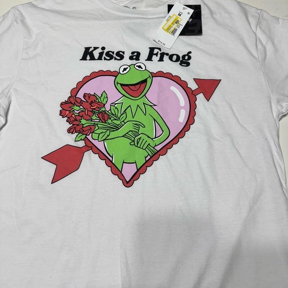 Disney White and Green Short Sleeve Tee Kiss a Frog Size M, 
NWT - Picture 2 of 3
